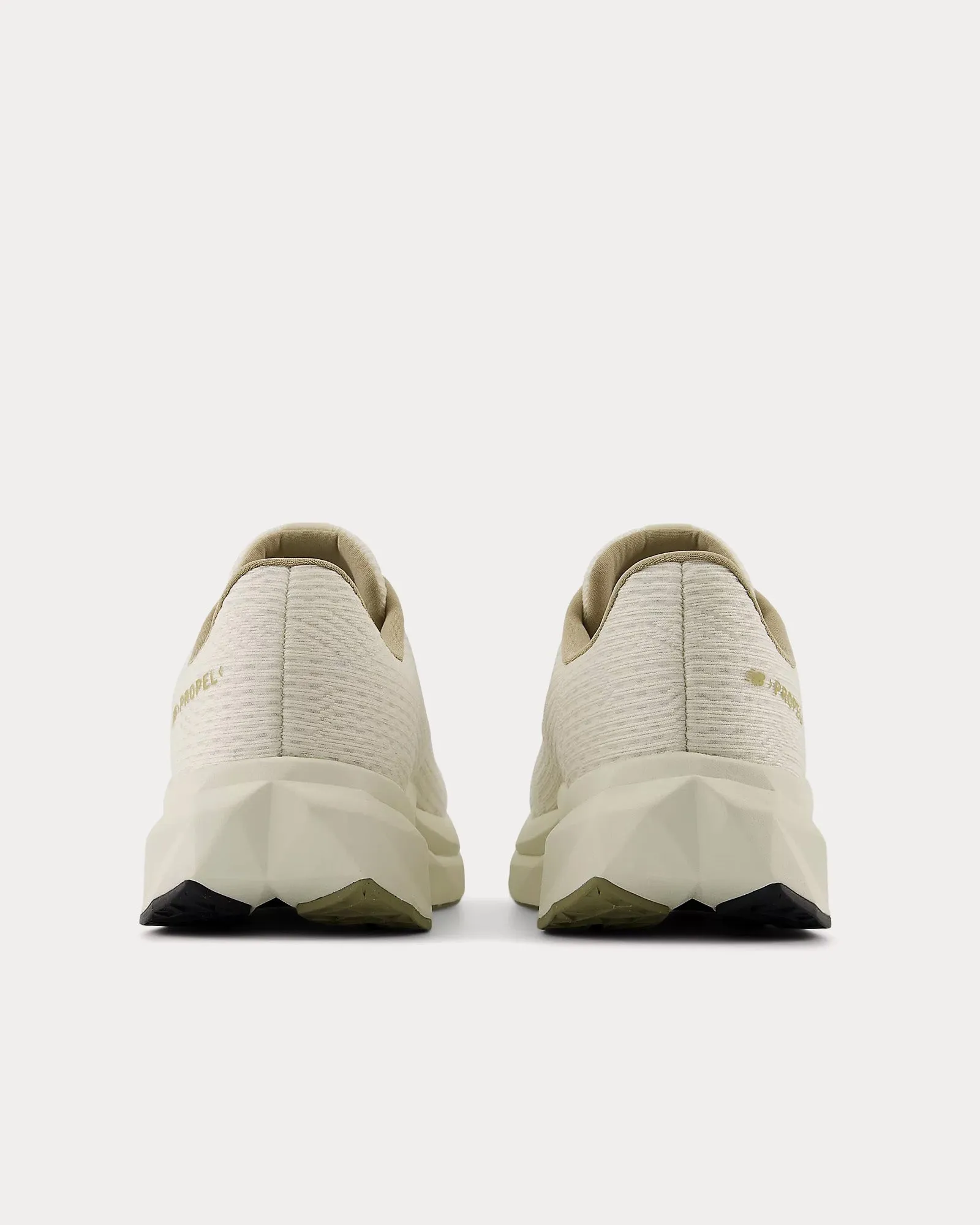 FuelCell Propel v5 Linen / Gold Metallic / Stoneware Running Shoes