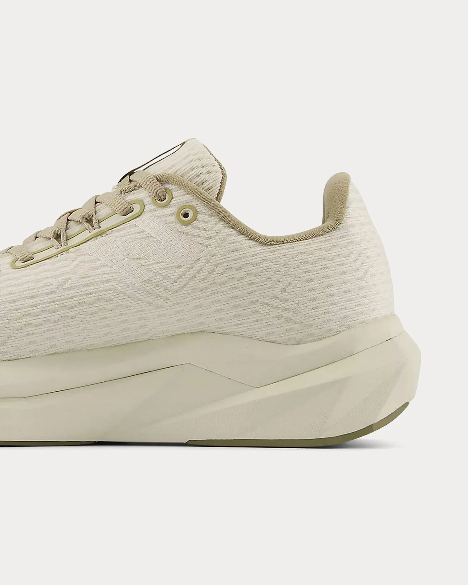 FuelCell Propel v5 Linen / Gold Metallic / Stoneware Running Shoes