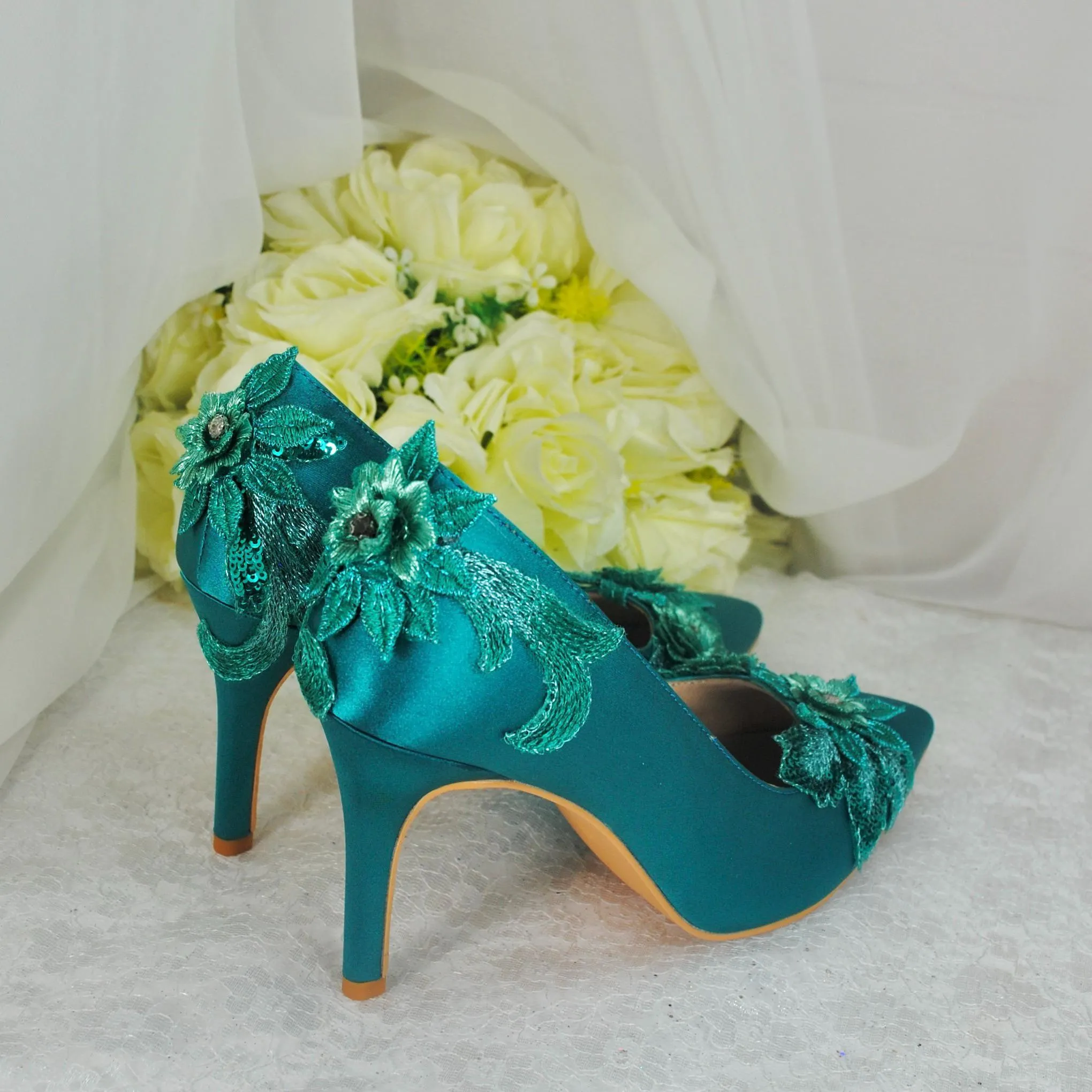 Stunning Teal Pumps Clutch Bag and Fascinator Hat. UK5/US7.5